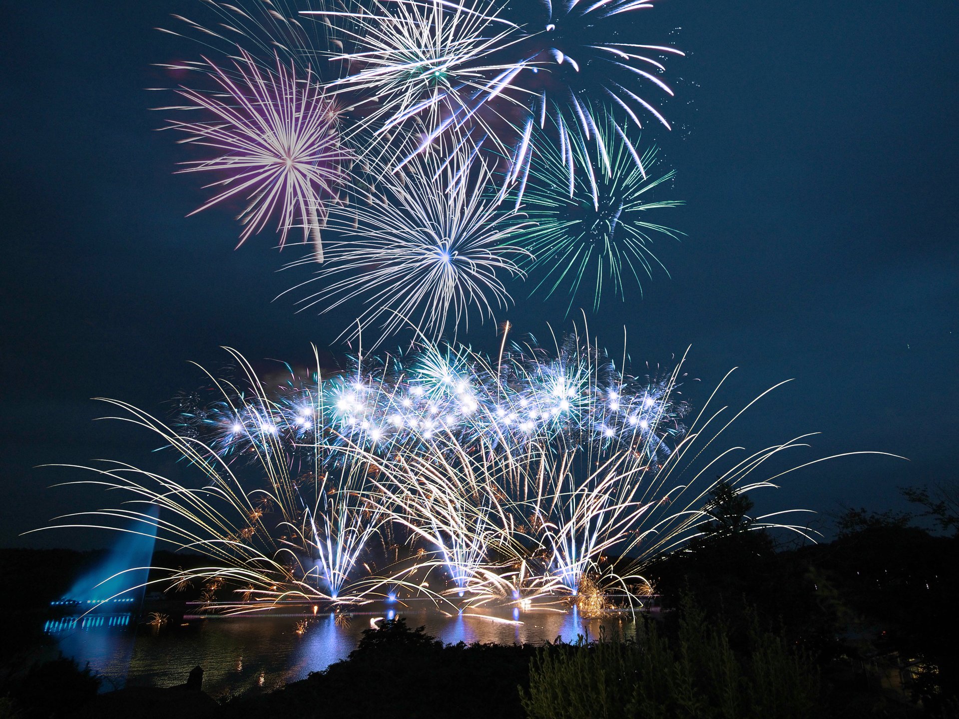 りんどう湖で3000発の水上花火を鑑賞！日帰りで夏の思い出を作るならここ！