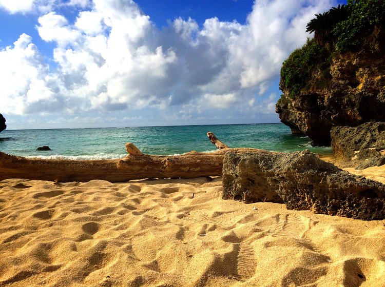 沖縄 観光スポット まるでプライベートビーチのような超穴場 長浜ビーチ がおすすめ Playlife プレイライフ