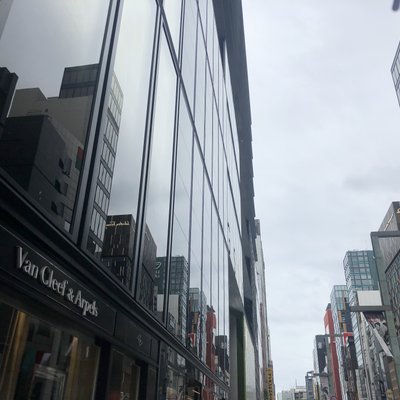 GINZA SIX (ギンザ シックス)