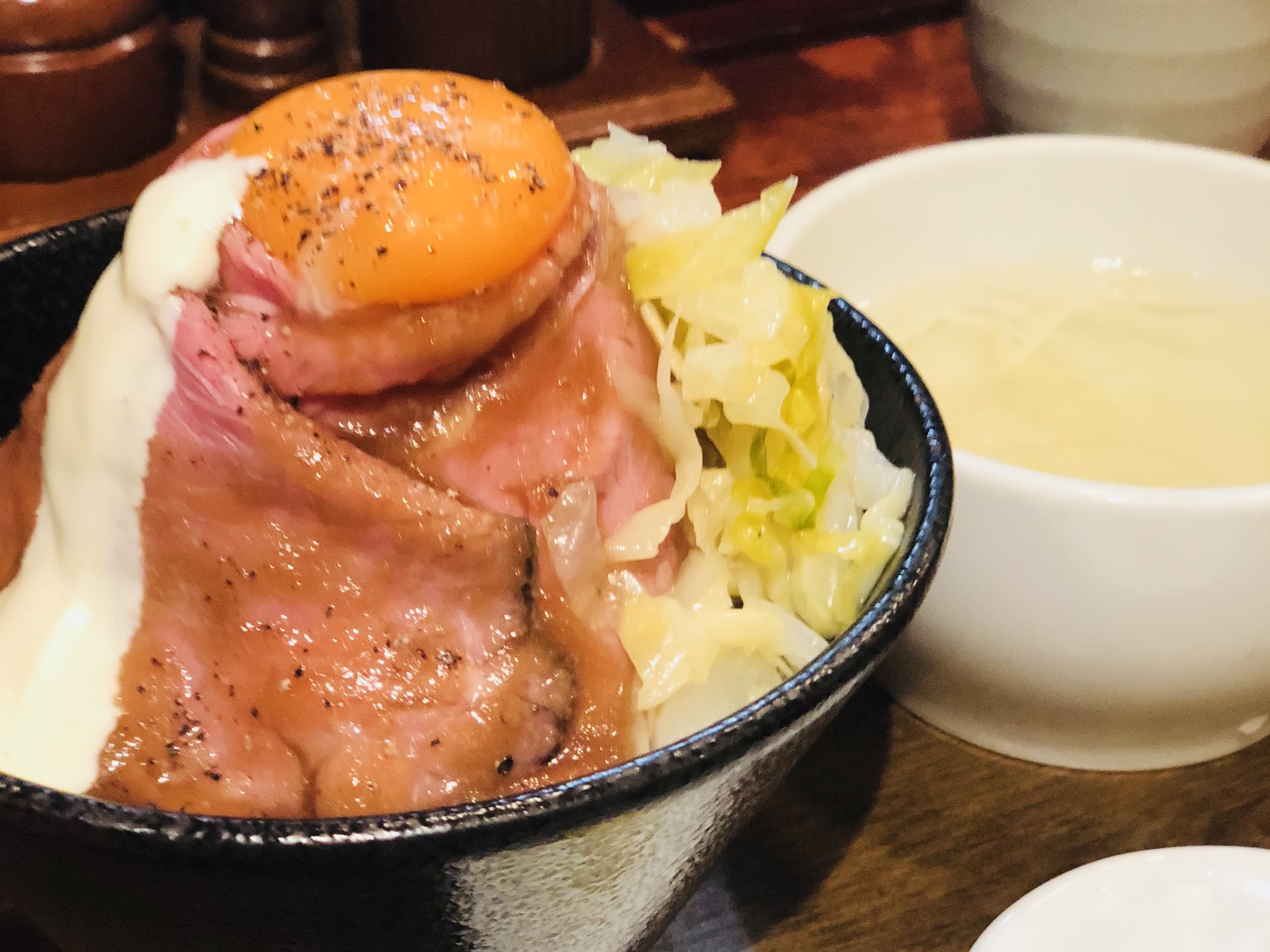 【秋葉原ランチ】極上ローストビーフ丼に舌がとろけた