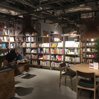 スターバックスコーヒー TSUTAYA BOOK APARTMENT Shinjuku店