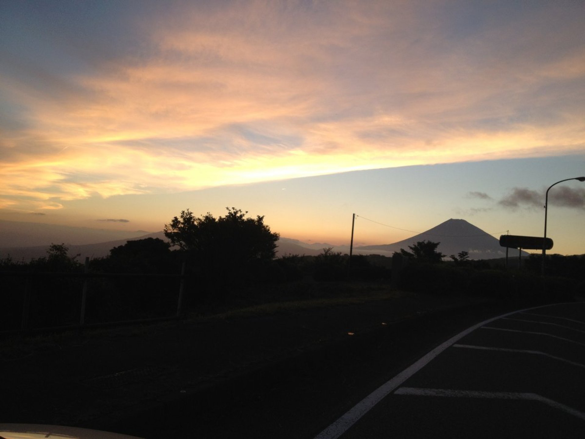 【箱根の観光スポットを巡るドライブデートコース】絶景の富士山が見える夕日スポットも！