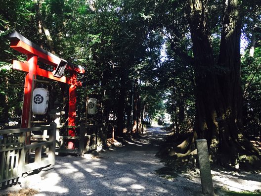 馬路石邊神社