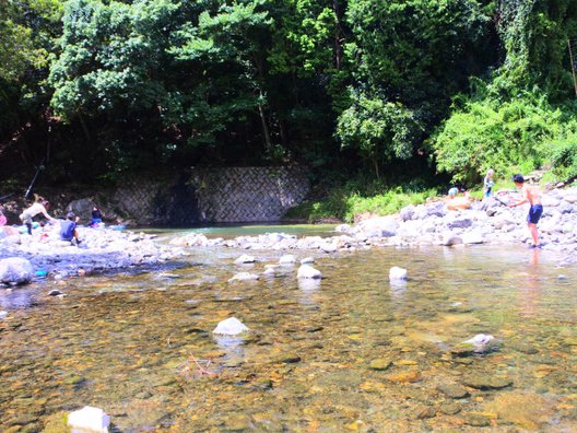 バーベキューと川遊びを堪能した後は温泉へ この夏やり残したことを摂津峡で叶えよう Playlife プレイライフ