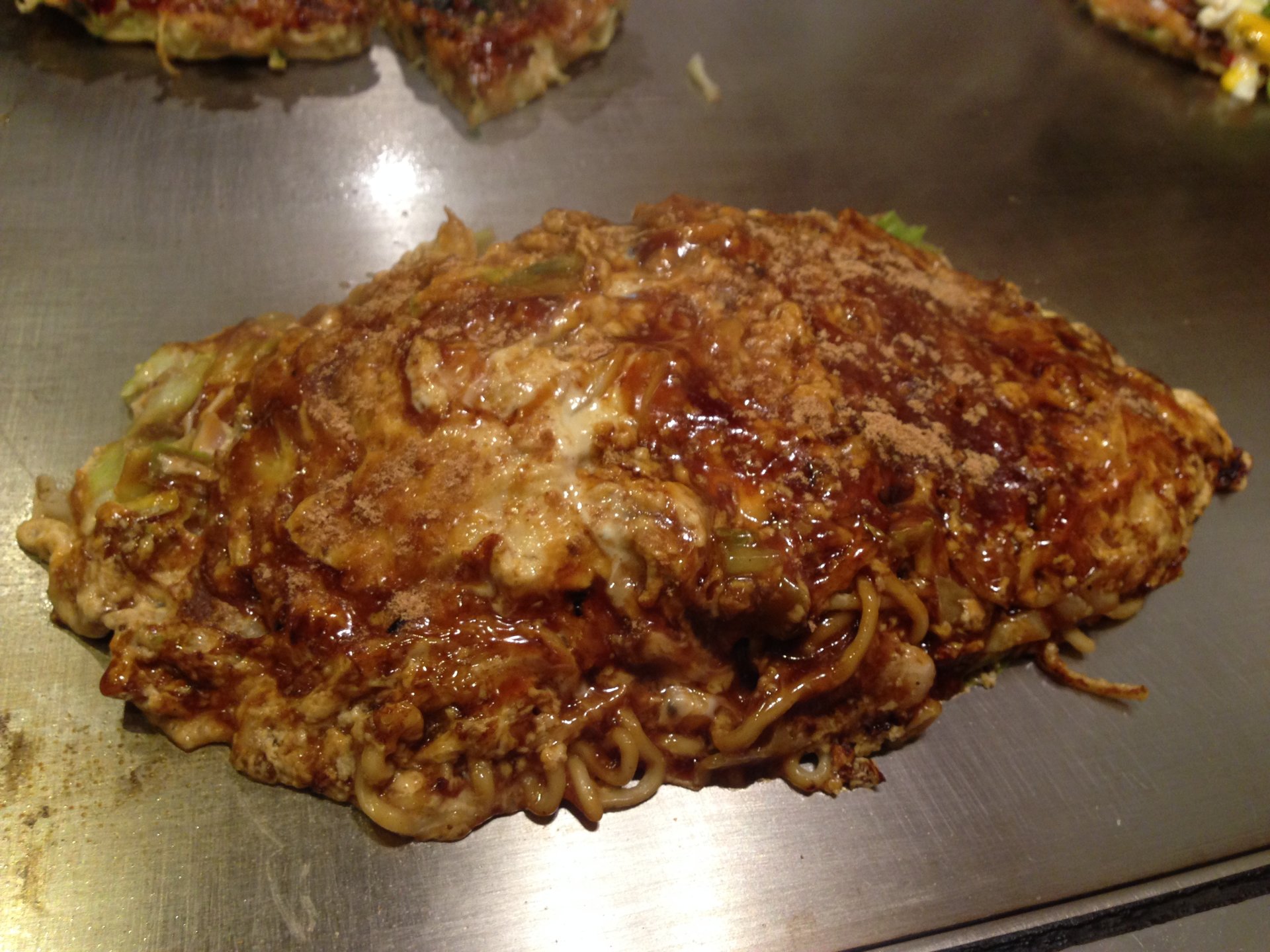 【東京でたべる大阪の味】行列ができる大人気の最高級のお好み焼。きじ丸の内店の絶品モダン焼