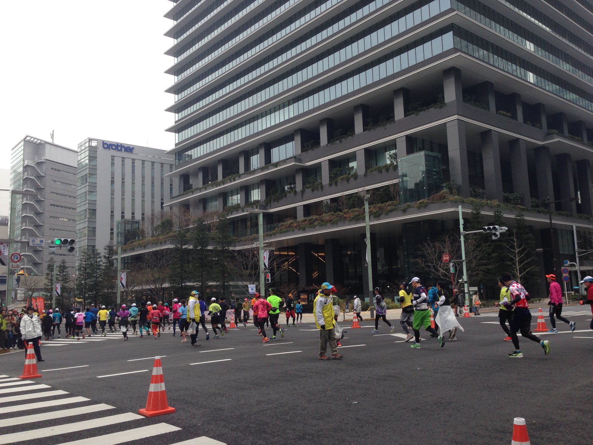 【都内23区がマラソン会場】東京マラソンを日本橋近辺で見学した後は超有名パン屋or老舗レトロ喫茶？