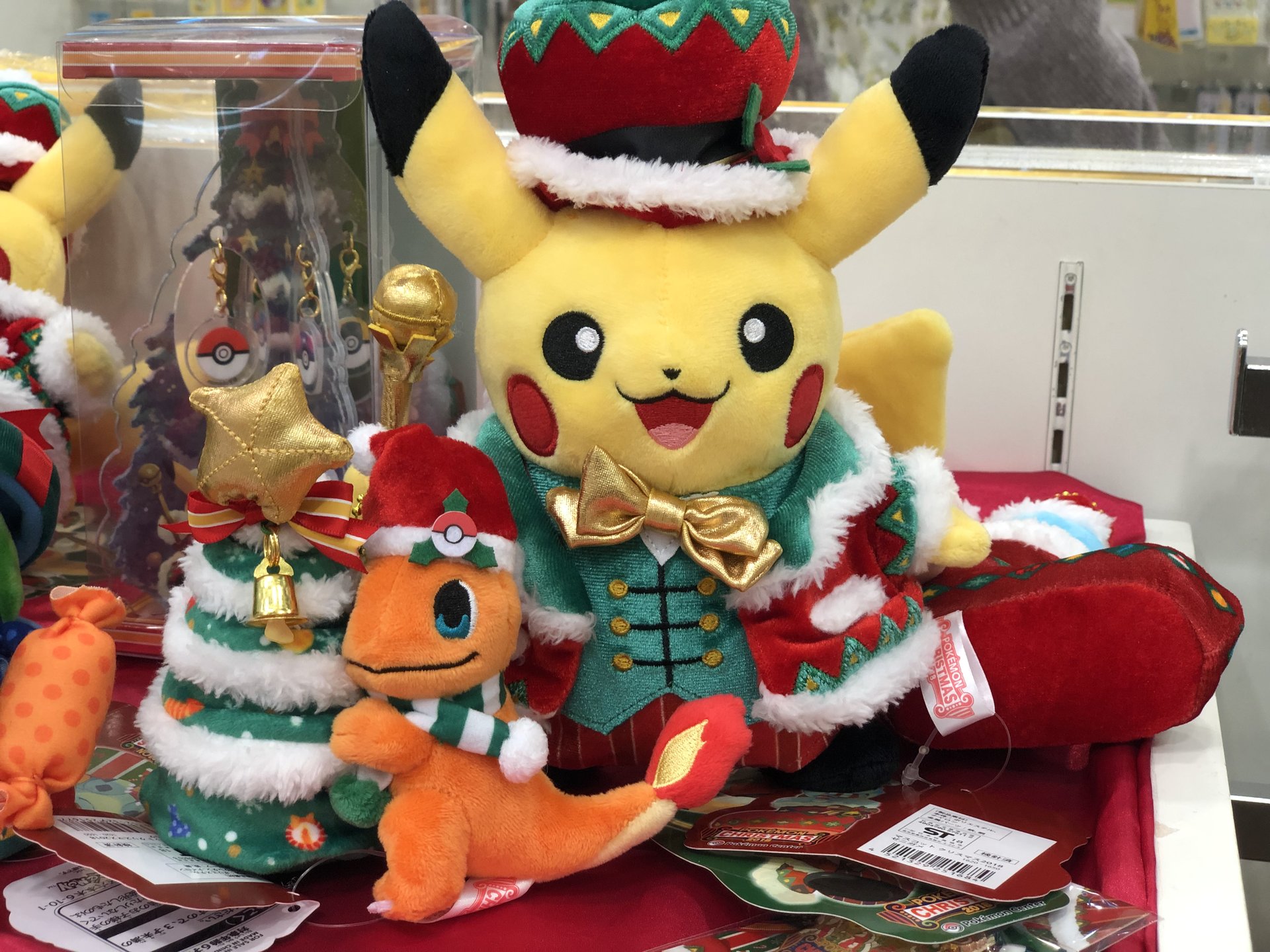 博多駅で発見‼︎激かわポケモンのクリスマスグッズ『ポケモンセンターフクオカ』