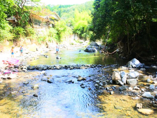 バーベキューと川遊びを堪能した後は温泉へ この夏やり残したことを摂津峡で叶えよう Playlife プレイライフ