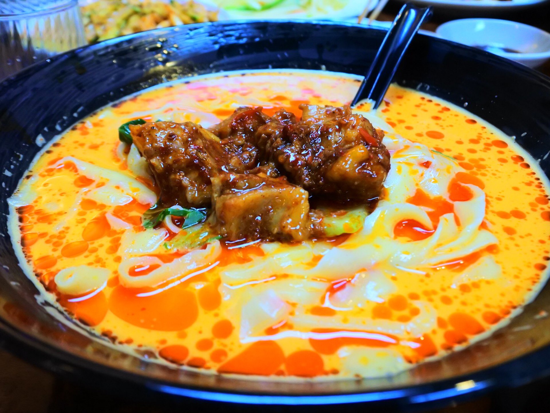 中国人がおすすめする道頓堀の中華料理「刀削麺」！食後は人気の和カフェで日本酒パフェをいただきます♡