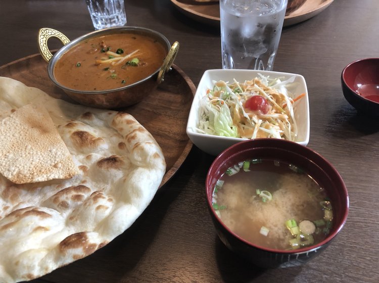 西新宿でふわふわ絶品ナンを食べに行こう ホテル併設 新宿美食倶楽部 でエスニックランチ Playlife プレイライフ